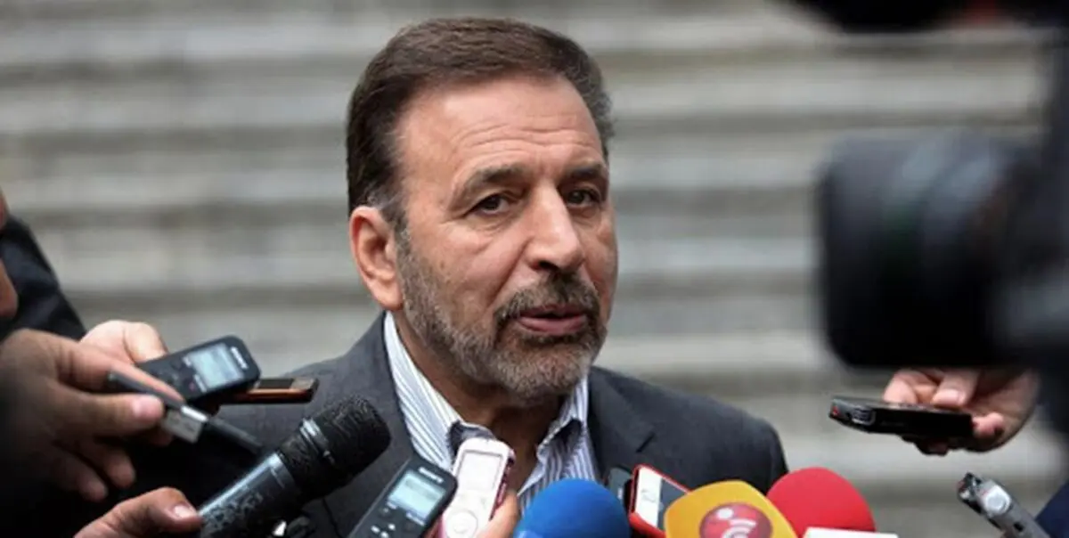 
واعظی: تاکنون مسئولی واکسن نزده است

