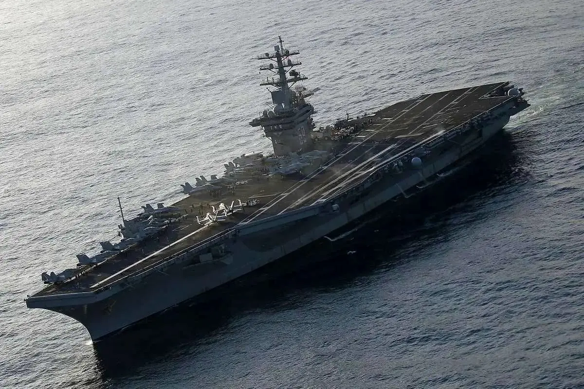 ناو هواپیمابر بوش برای مشارکت در جنگ با ایران اعزام شد