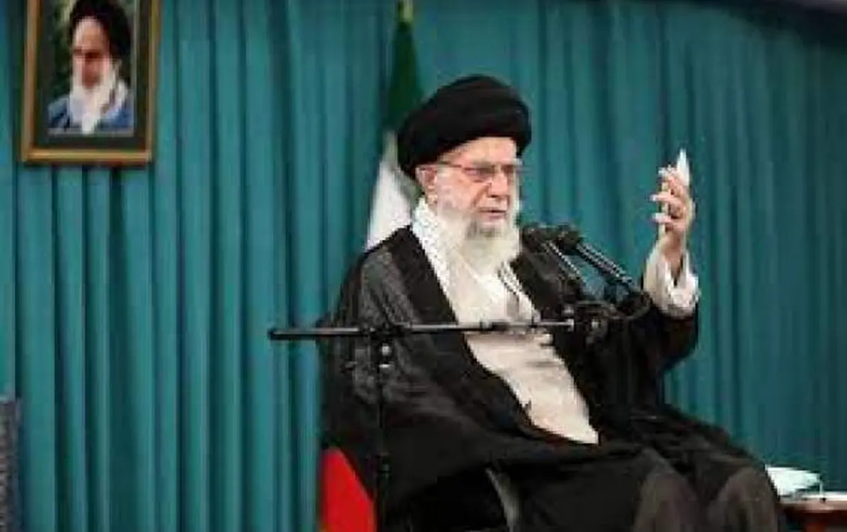 دلجویی رهبر انقلاب از دختر خردسال شهید
