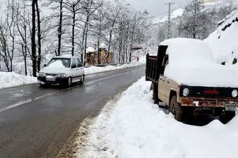 نجات مسافران از میان کولاک و برف