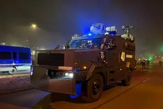 نیروهای فرانسوی تجهیزات ضدتروریستی به خیابان‌ها آوردند