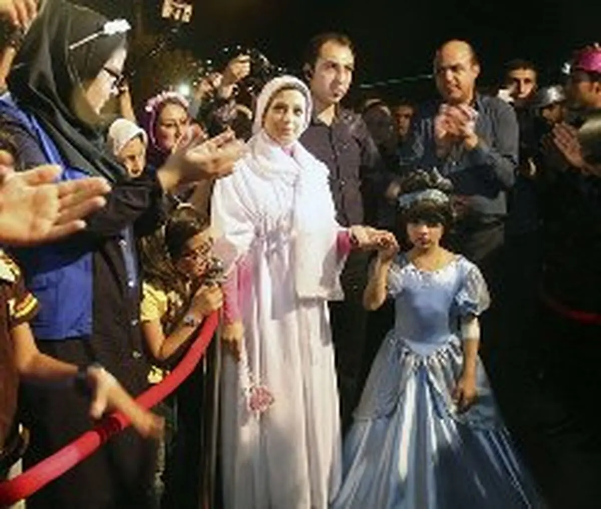 
کودک اهوازی سیندرلا شد
