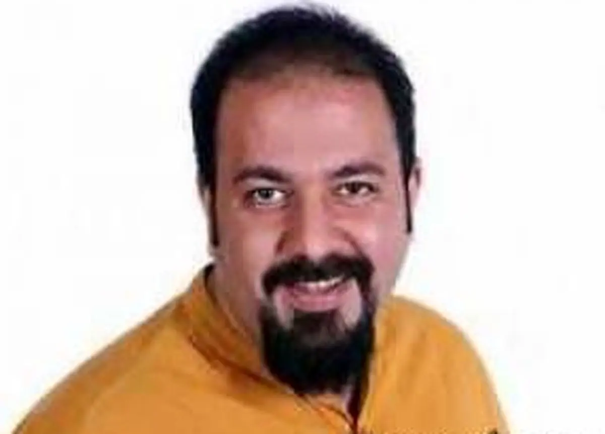 کفتری که بر سر آقای بازیگر نشست!/ عکس