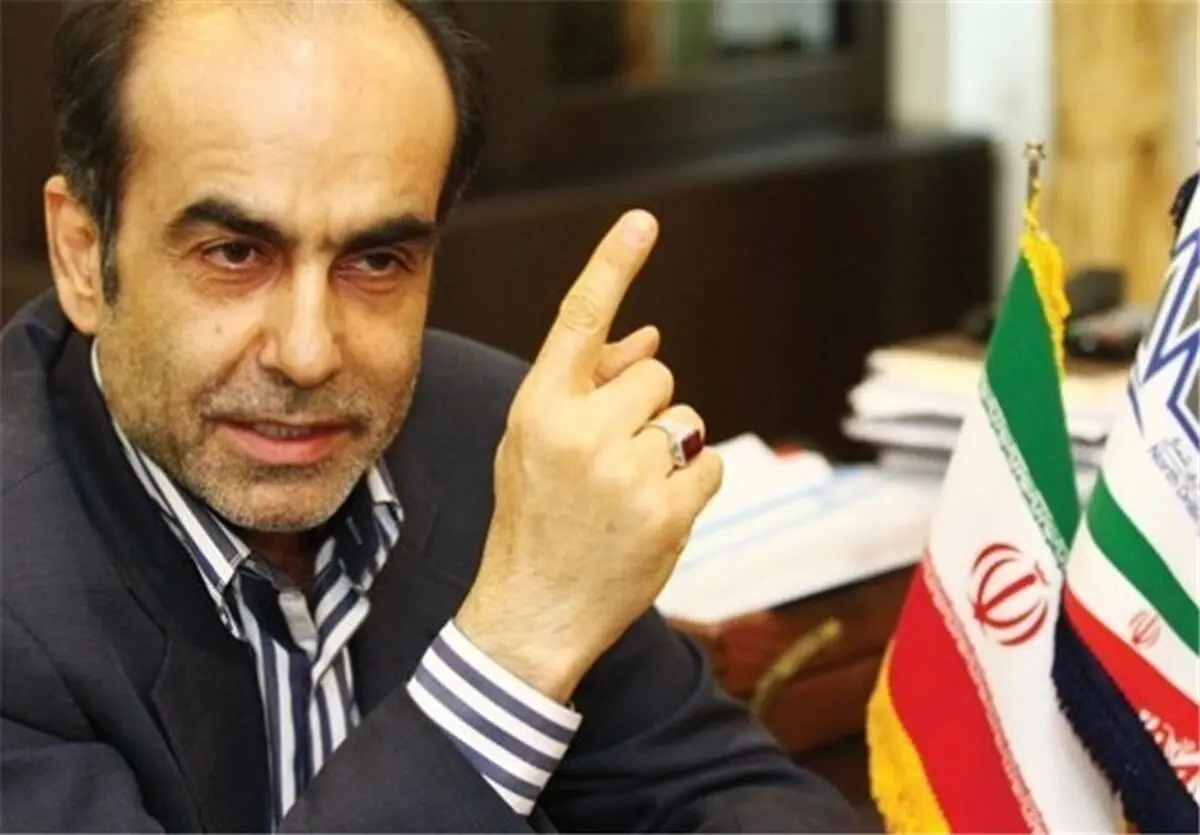 خودروی توسعه ایذه و باغملک در گودال گیر کرده