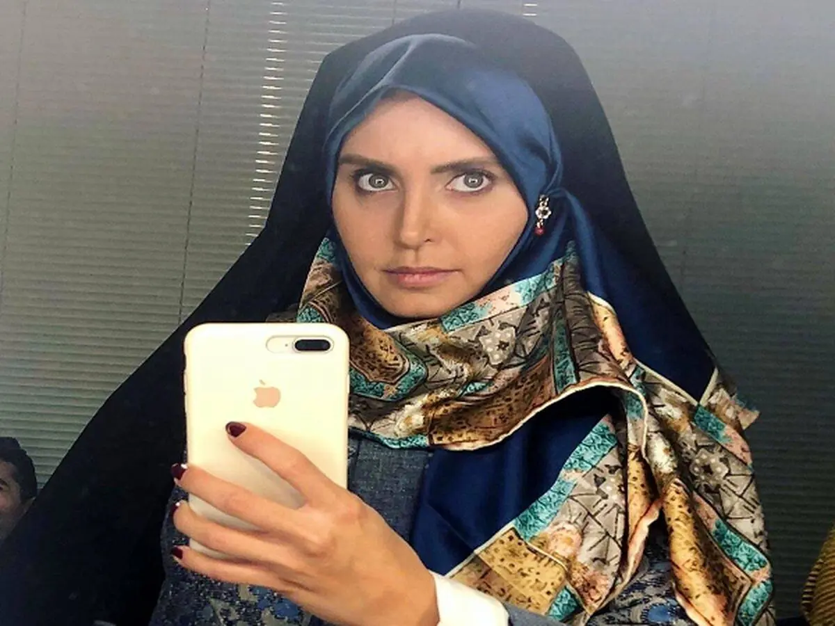 الناز شاکردوست در آغوش خواهر و برادرش  | پدر تاجر و ثروتمند الناز شاکردوست کیست؟
