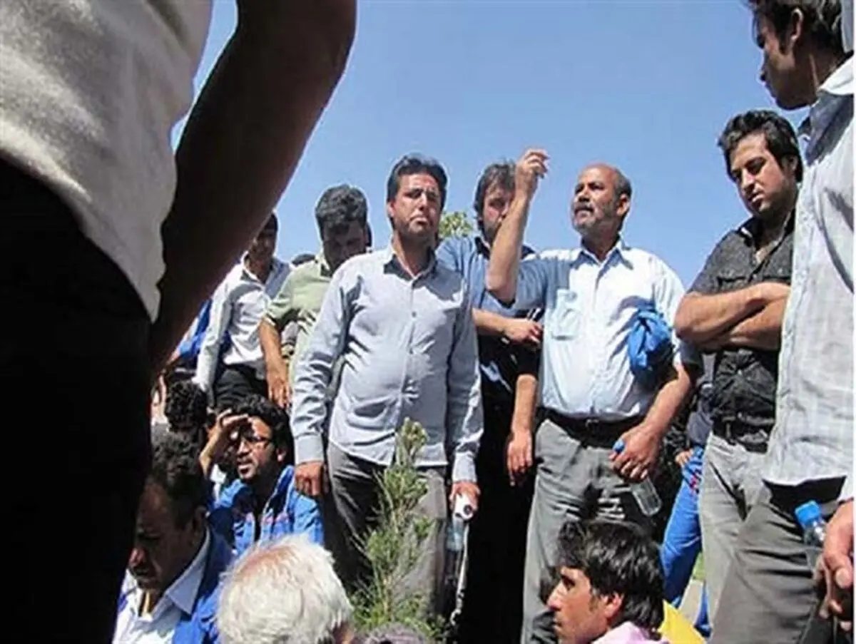 کارگران نساجی بروجرد گوش به زنگ تلفن برای برقراری بیمه بیکاری