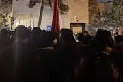 تجمع دانشجویان مقابل سفارت سوئیس+ عکس