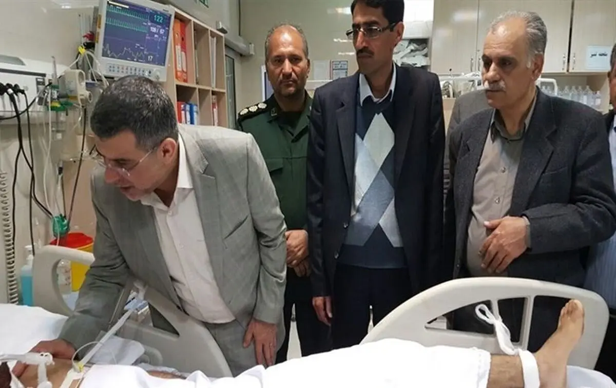 حریرچی از مصدومین حادثه تروریستی زاهدان عیادت کرد+ تصاویر