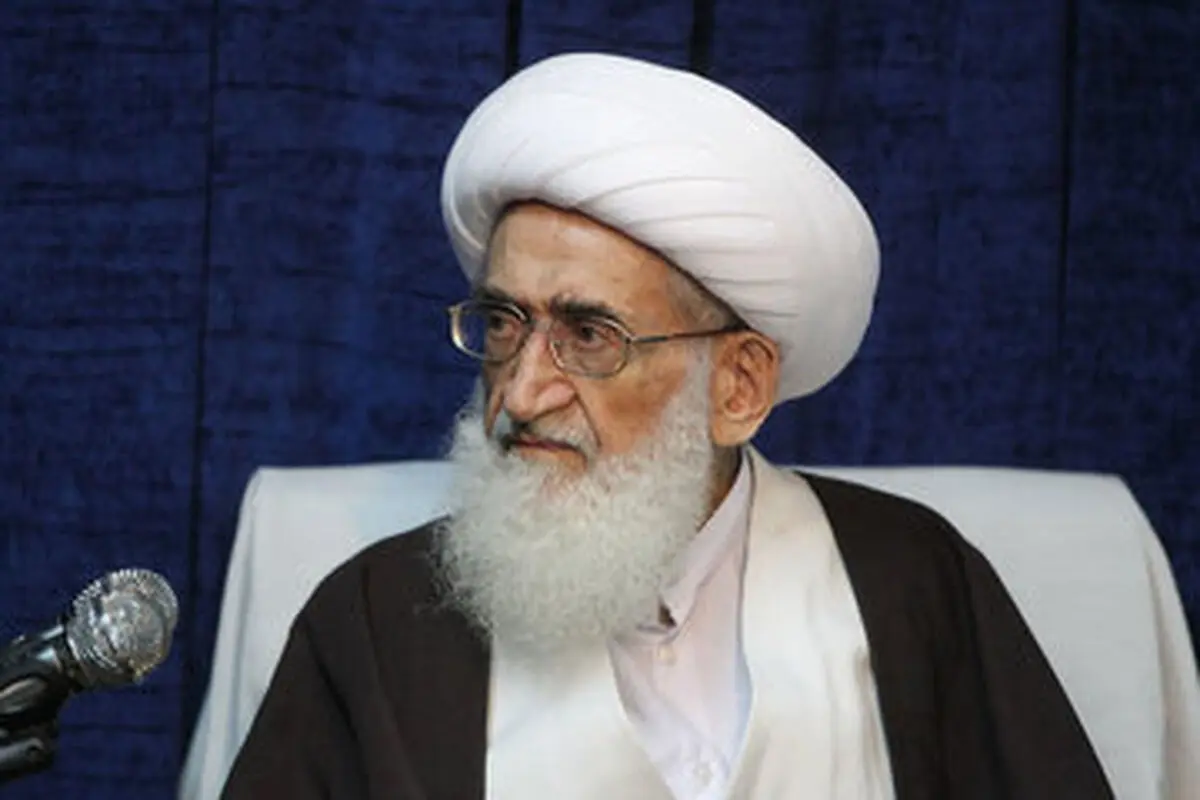 
آیت الله نوری همدانی به سوگ نشست
