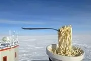 یخ زدن غذای داغ در قطب جنوب/ عکس