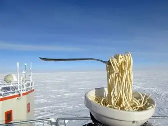 یخ زدن غذای داغ در قطب جنوب/ عکس