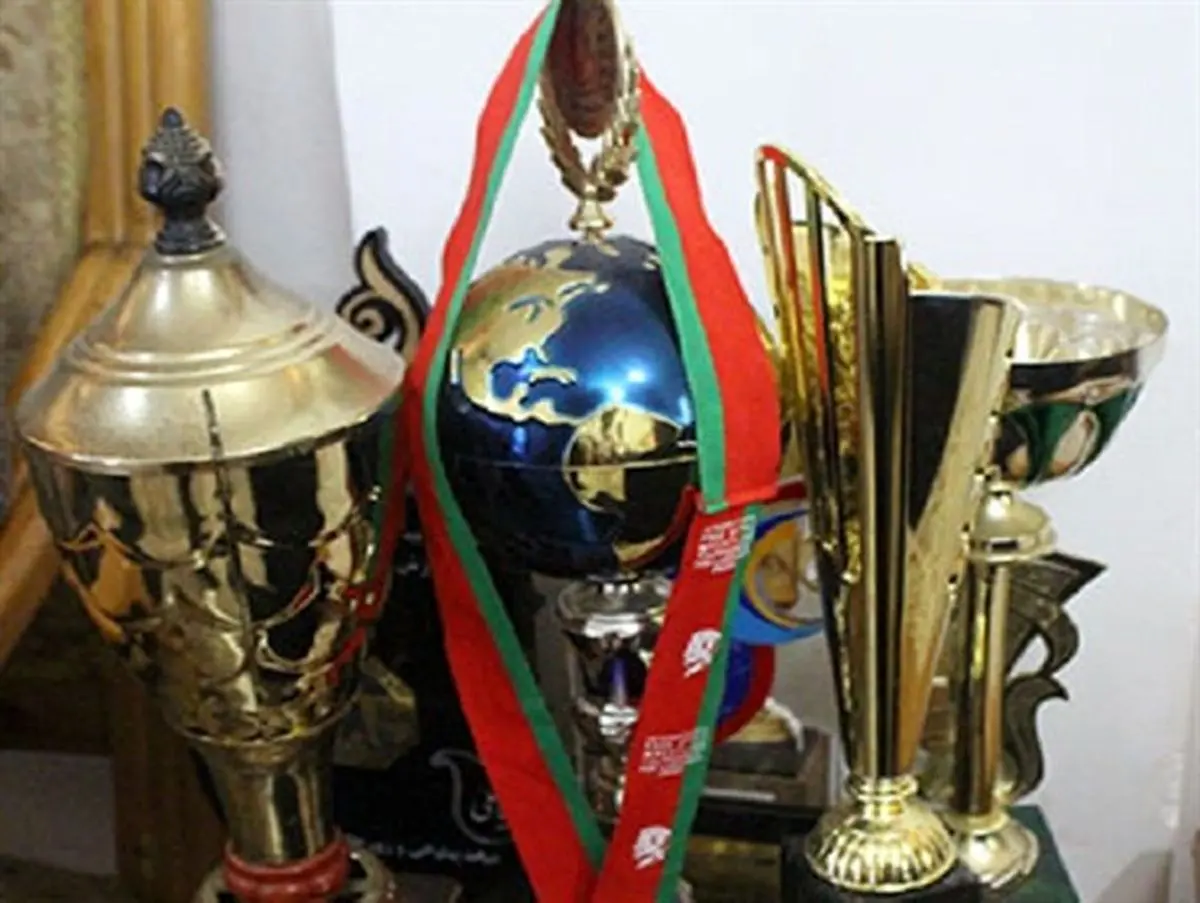 پهلوان ایران مدال قهرمانی جهان خود را تقدیم شهدای مدافع حرم کرد