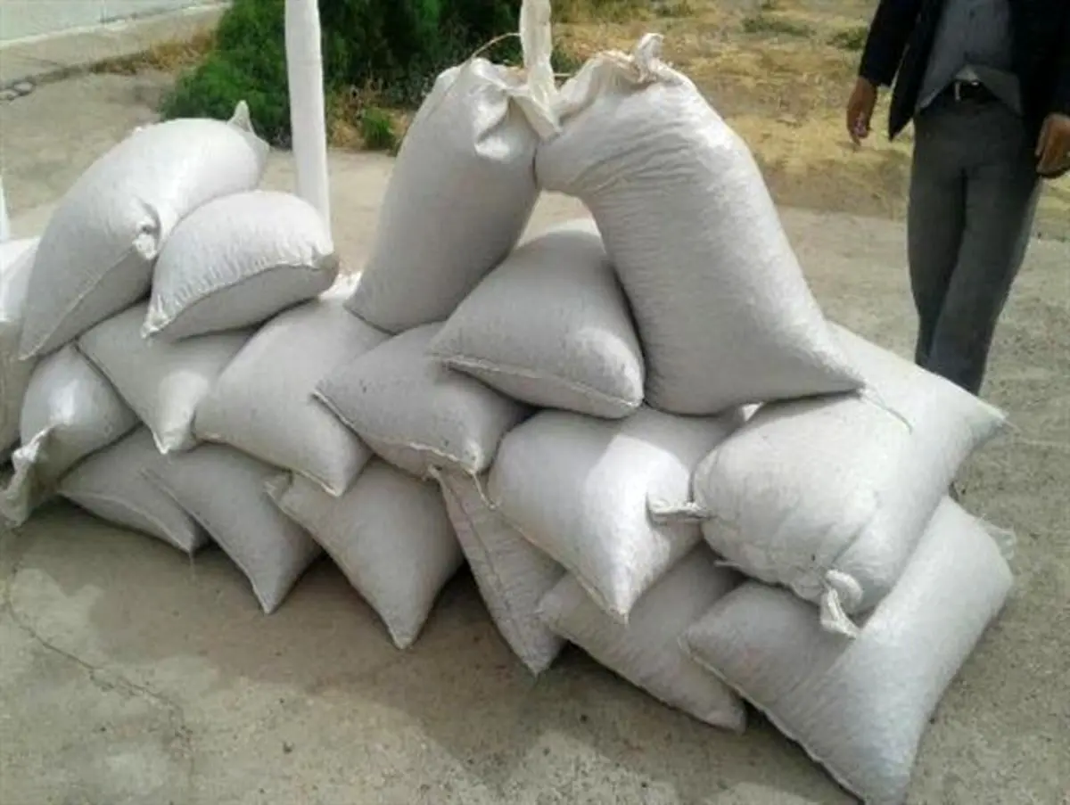کشف و ضبط بیش از یک تن مغز بادام و گردوی قاچاق در میاندوآب+ تصاویر