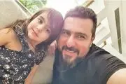 بازی‌های دخترانه محسن کیایی و دخترش /عکس