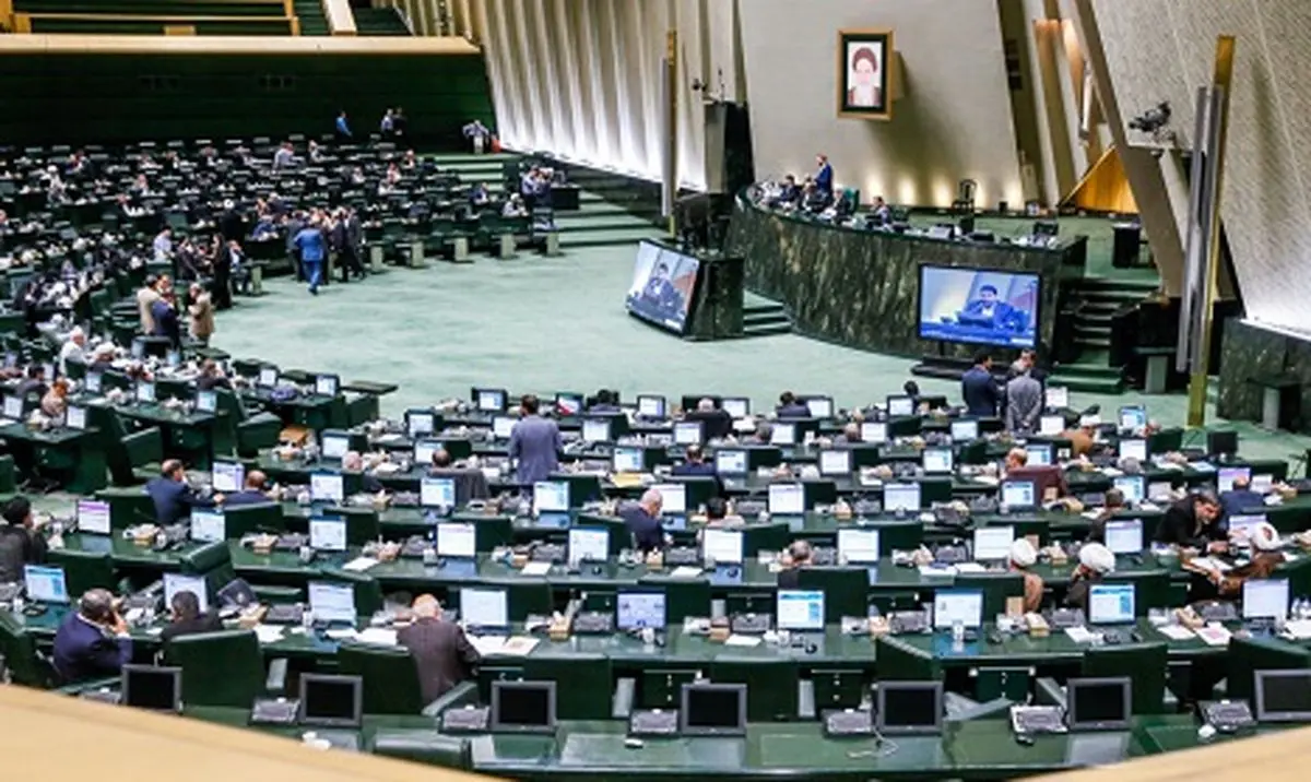 اسامی ۲۱۱ نماینده عضو فراکسیون انقلاب مجلس دوازدهم منتشر شد
