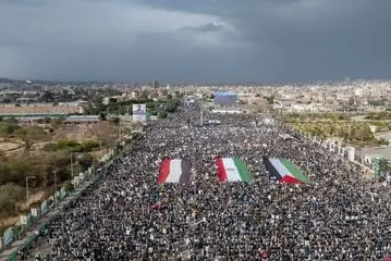 تصاویری از اجتماع میلیونی مردم یمن در محکومیت ترور رهبر شهید انقلاب اسلامی 