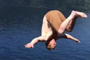 این رنگین کمان زیبا با شیرجه در آب پدید آمد +تصاویر