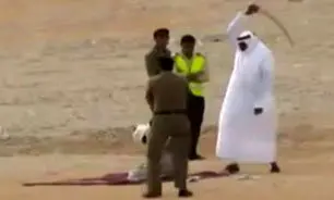اعدام متهم با شمشیر در عربستان + فیلم(+ ۱۸)