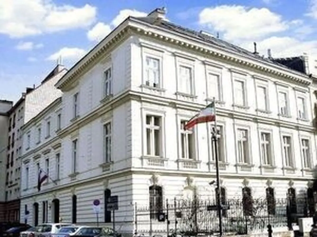 پاسخ تند سفارت ایران به بیانیه ۴ کشور اروپایی: رفع تحریم‌ها لطف به ایران نیست