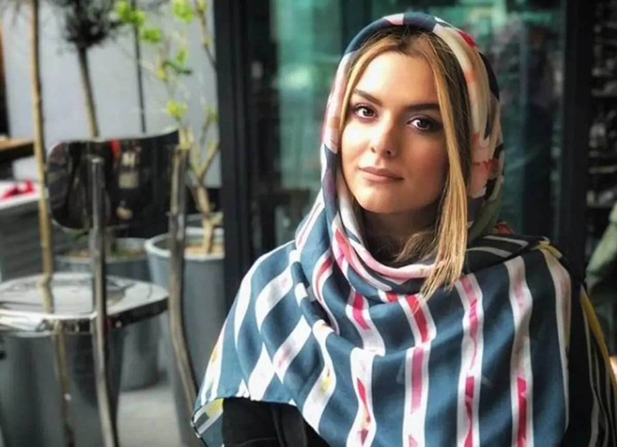 ژست متفاوت خانم بازیگر در یک مکان نامعلوم /عکس