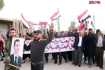 تجمع اعتراضی ساکنان رقه در حمایت از ارتش سوریه