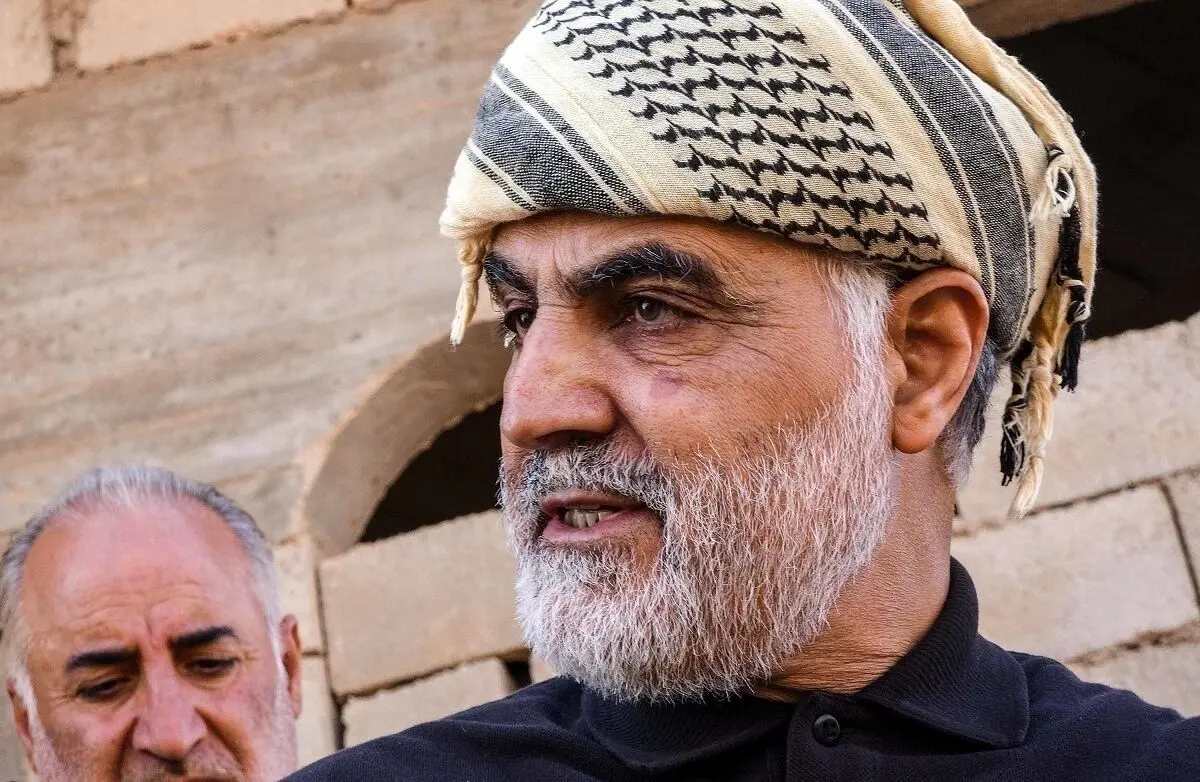عکس دیده نشده فواد شکر در کنار حاج قاسم سلیمانی