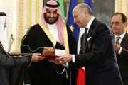 رفتارغیرعادی وزیردفاع سعودی در حضور رئیس جمهوری فرانسه