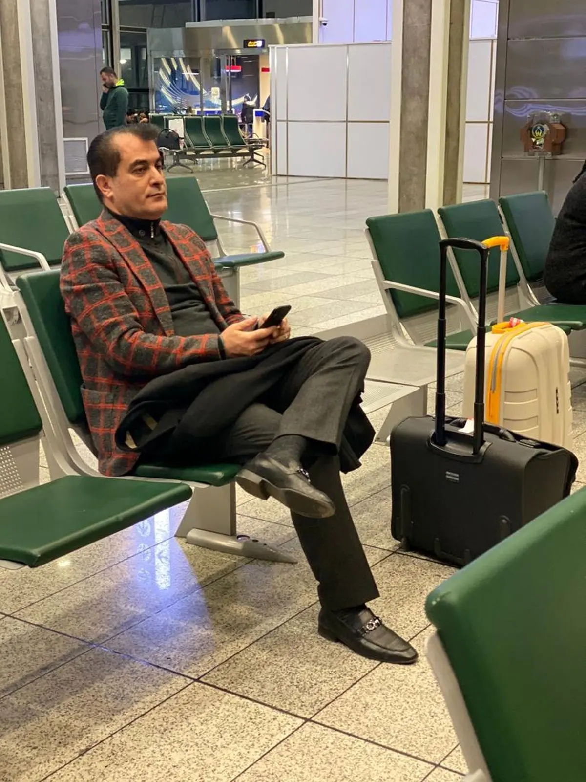 خلیل زاده راهی ترکیه شد