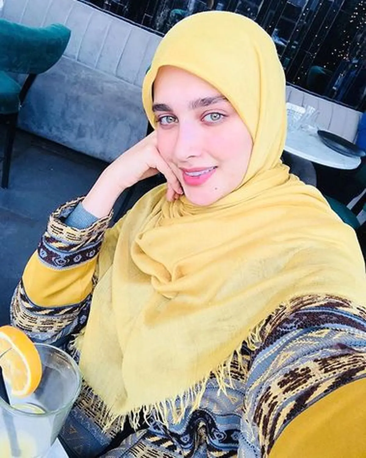 سلفی پسر و عروس سفیر در راهپیمایی اربعین