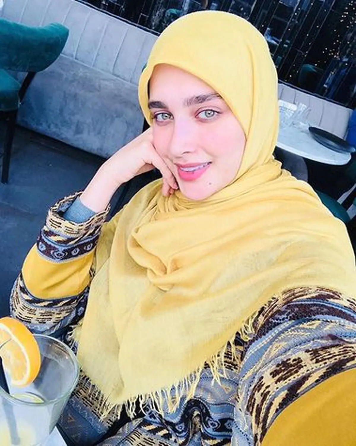 سلفی پسر و عروس سفیر در راهپیمایی اربعین