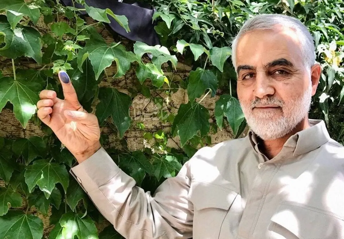 
عشق راننده کامیون به شهید سلیمانی +عکس
