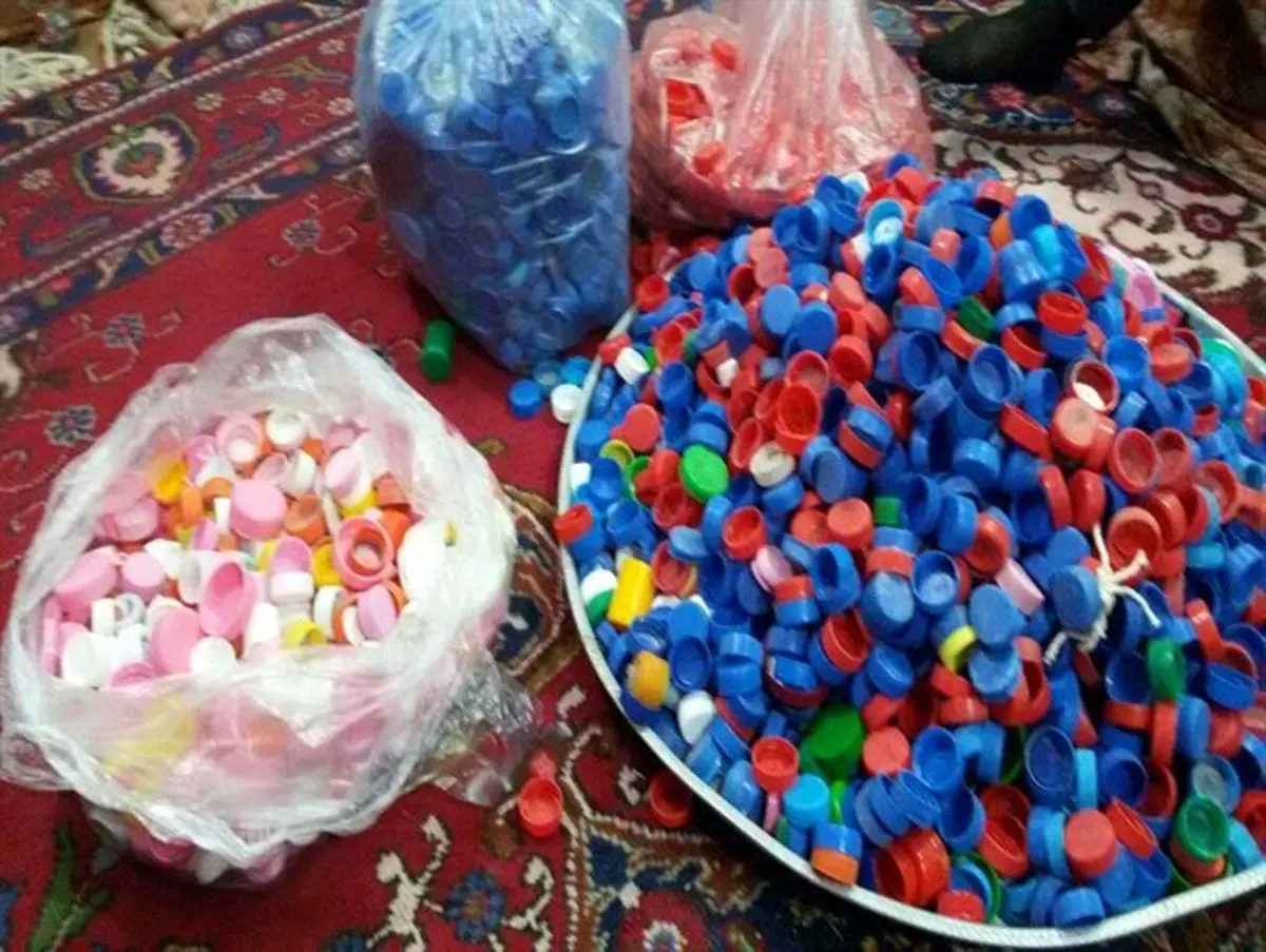 ساخت نخستین فرش 3*2 متری با درب پلاستیکی بطری در هرمزگان