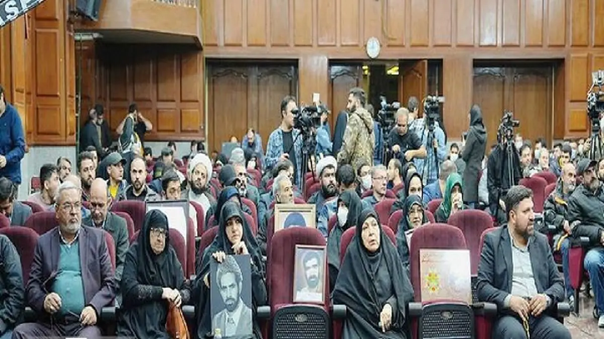 چه کسی حاضر شد وکیل مدافع مسعود رجوی شود؟