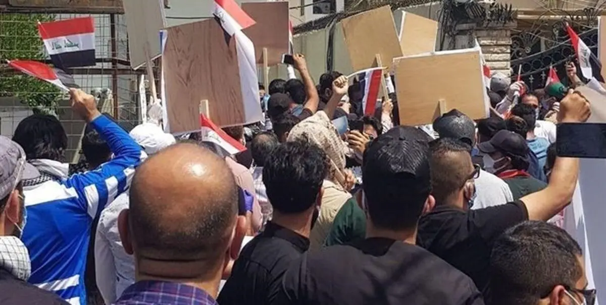 شهروندان عراقی دفتر شبکه سعودی« mbc» در بغداد را تسخیر کردند+تصاویر
