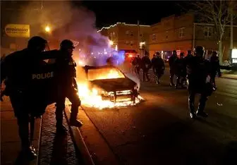 شورش در پایتخت سوئد/ خودروها به آتش کشیده شدند