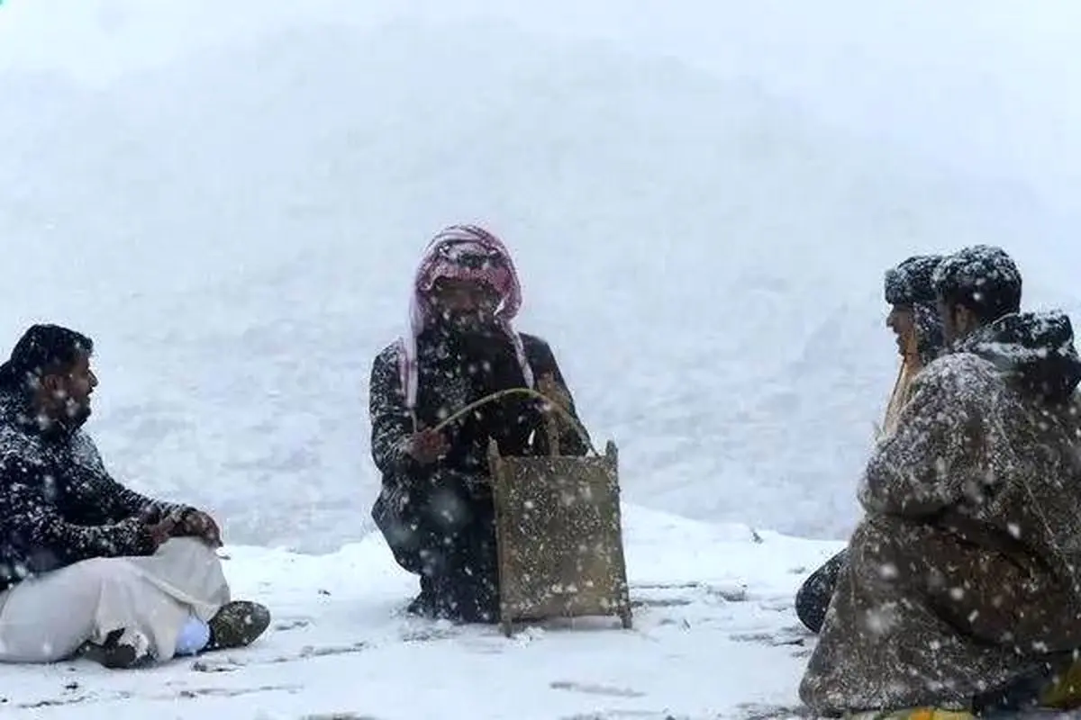 شمال عربستان سعودی سفیدپوش شد/فیلم