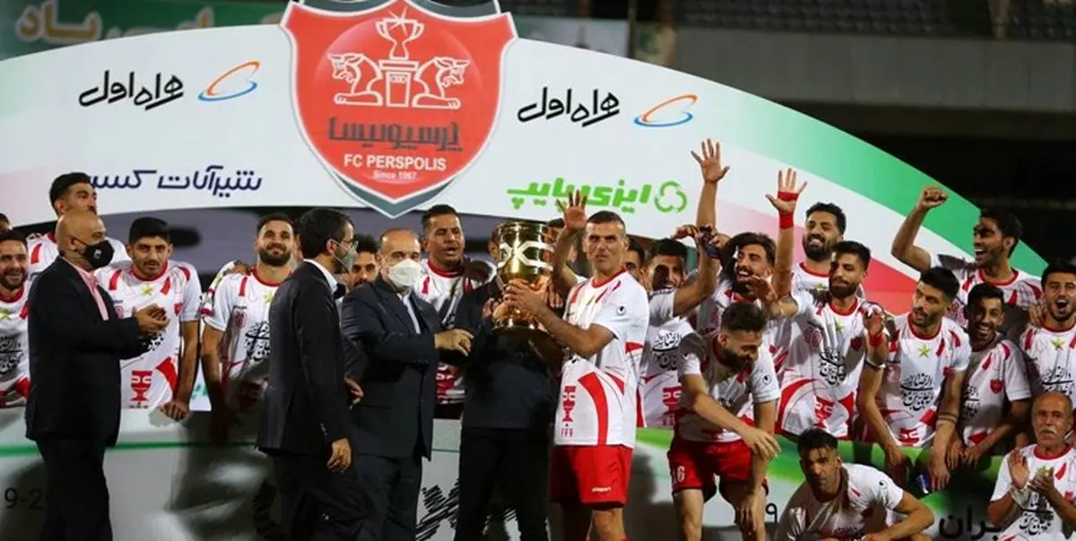 وزیر ورزش جام قهرمانی را به سرخپوشان اهدا کرد