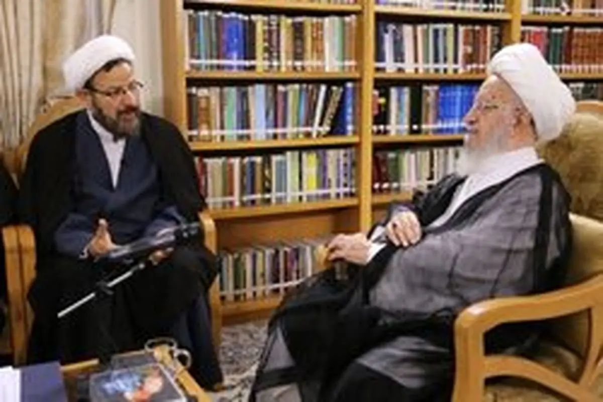 تاکید آیت الله مکارم بر مقابله با فرقههای انحرافی