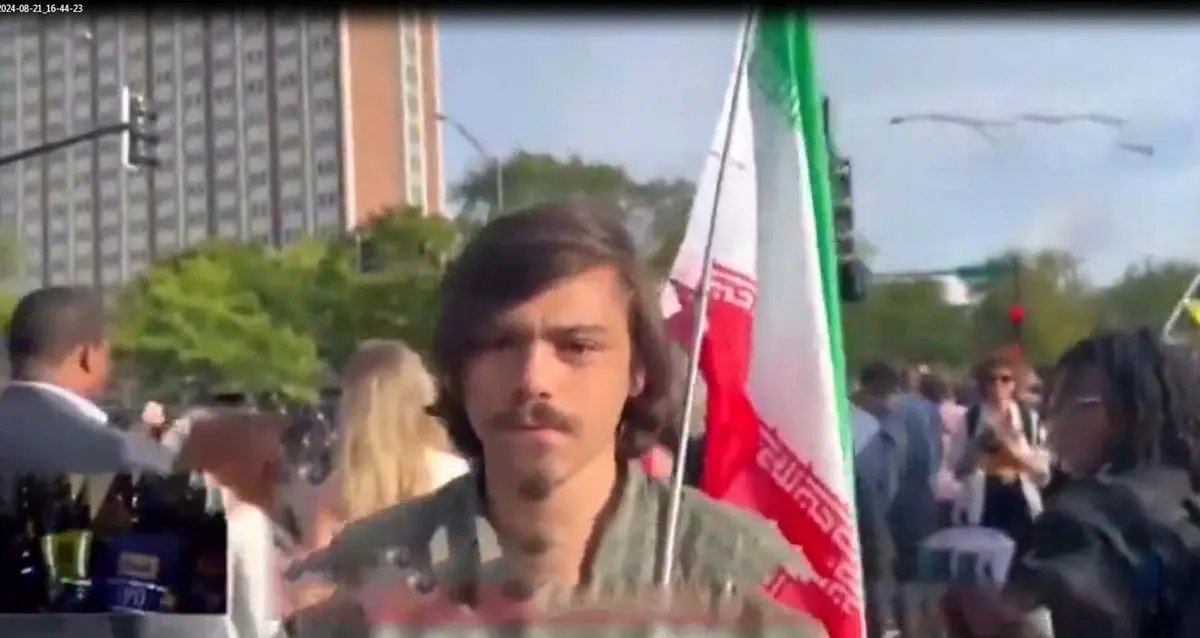 چرا جوان آمریکایی پرچم ایران را در دست داشت؟