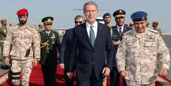 دیدار وزیر دفاع ترکیه با امیر قطر 

