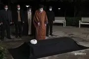 اقامه نماز رهبر انقلاب بر پیکر آیت‌الله مصباح یزدی+ فیلم