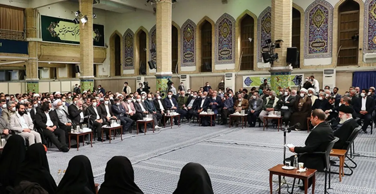 رهبر انقلاب امروز با شاعران افطار می‌کنند