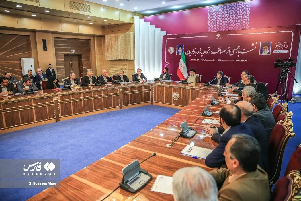 نشست رئیس جمهور با جمعی از اصناف و بازاریان/گزراش تصویری