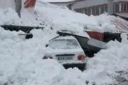 ریزش سقف پمپ‌بنزین با برف