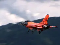 فیلم نبرد F - ۱۶ و فالکون در آسمان