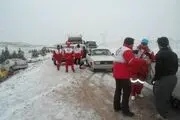 تلاش امدادگران در اتوبان تهران-قم/ عکس