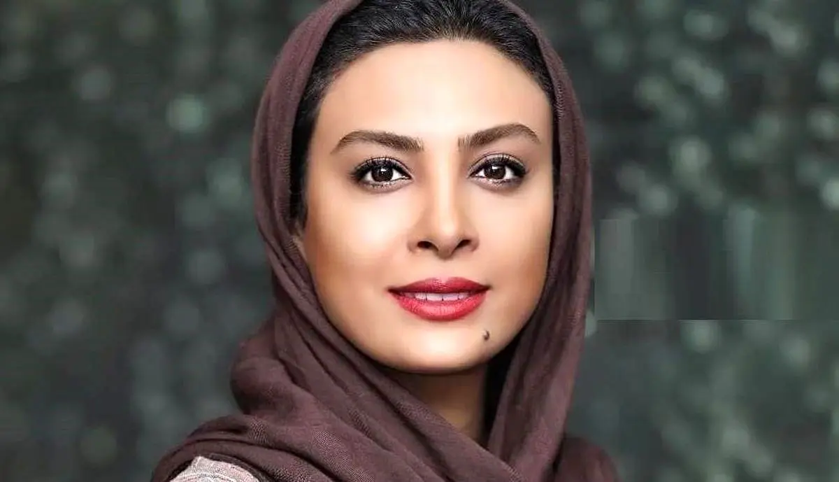 سلفی بدون آرایش خانم بازیگر در ماشین