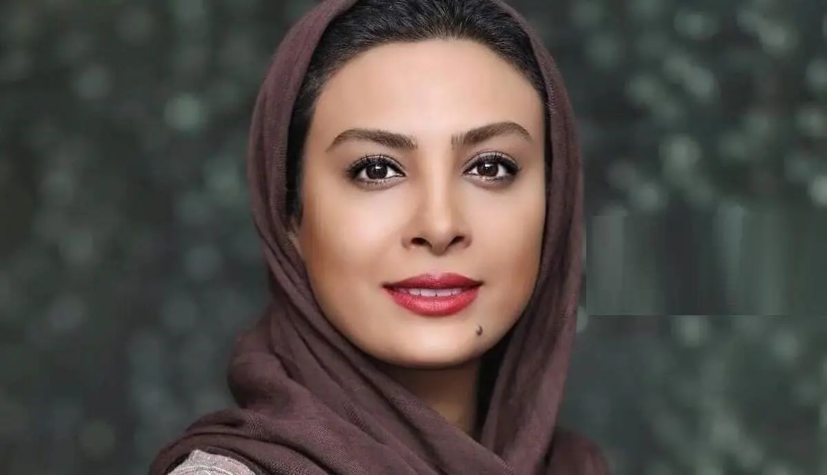 سلفی بدون آرایش خانم بازیگر در ماشین