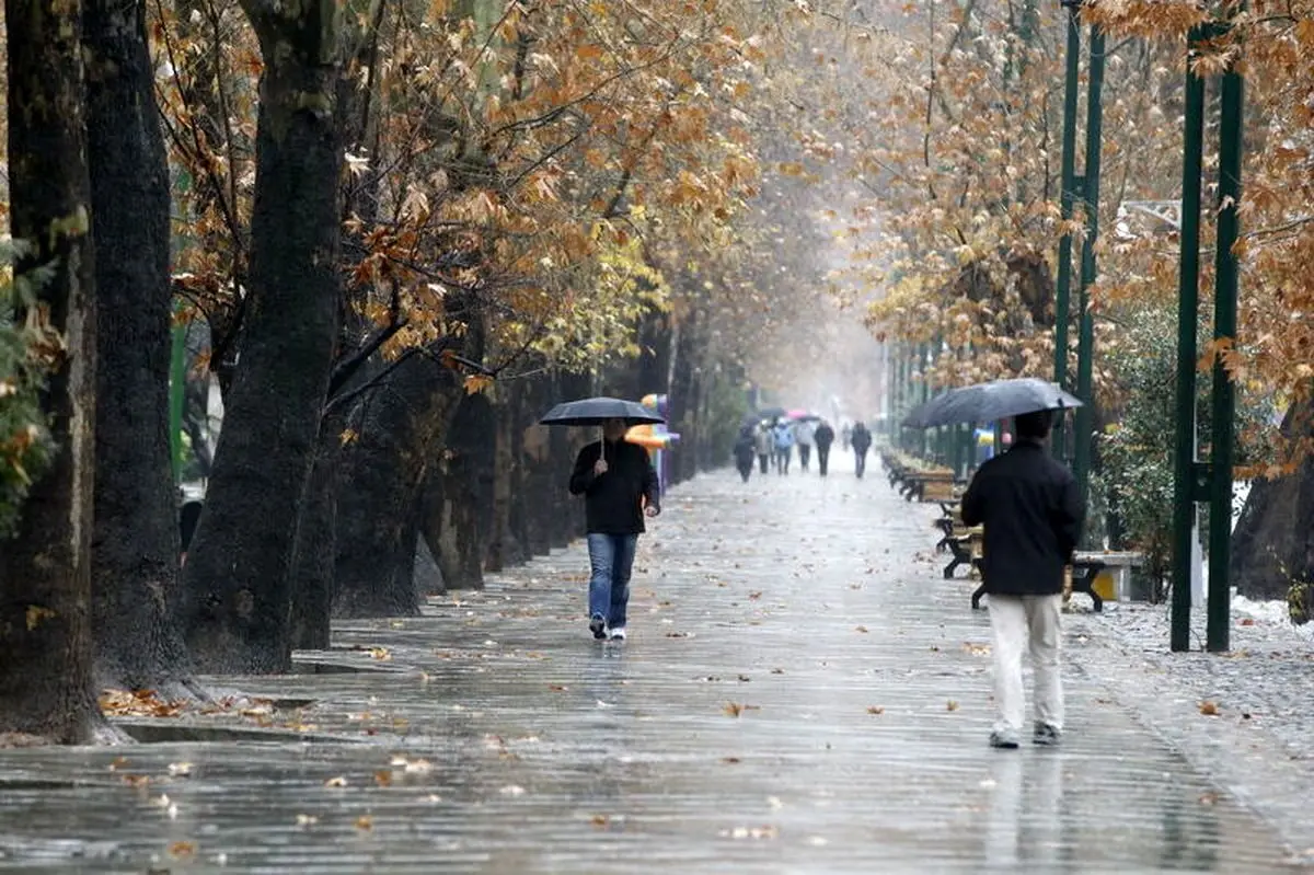 بارش باران در تهران/ کاهش محسوس دما از فردا