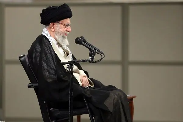 دیدار صدها نفر از مردم اصفهان با رهبر انقلاب اسلامی/گزارش تصویری